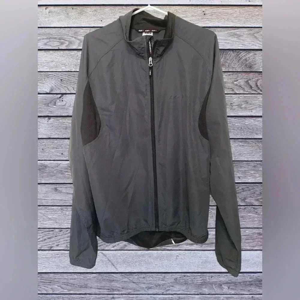 Louis Garneau lightweight  cycling jacket with back zipper pocket & venting